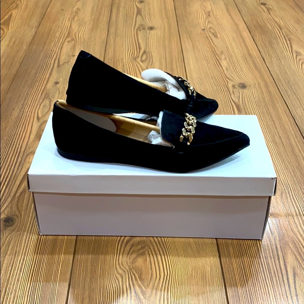 Brand New, in box Steve Madden flats. Size 7.